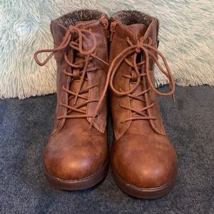 Combat boots